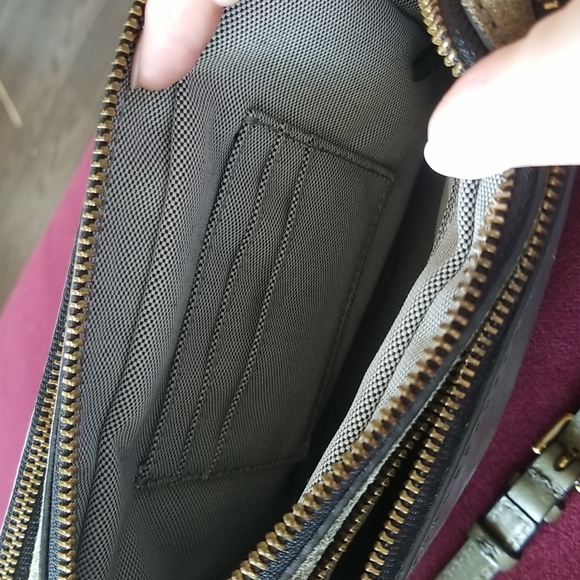 Fossil leather crossbody purse | LIKE NEW - Picture 4 of 4